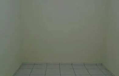 Imagem: A casa possui 1 Dormitório, 1 Banheiro, 1 Vaga na garagem e