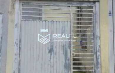 Imagem: A casa possui 2 Dormitórios, 1 Banheiro, 1 Vaga na garagem