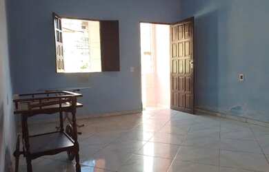 Imagem 8: Aluga se uma casa. 1 Banheiroe2 Dormitórios