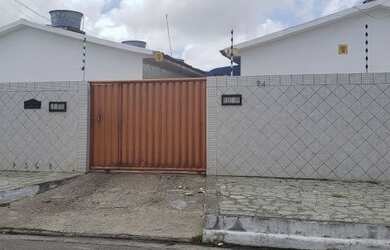 Imagem: A casa possui 2 Dormitórios, 1 Banheiro, 1 Vaga na garagem