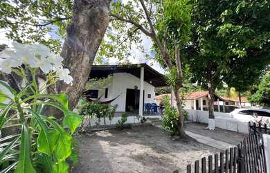 Imagem: A casa possui 3 Dormitórios, 2 Banheiros, 2 Vagas na garagem