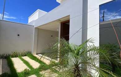 Imagem: A casa possui 3 Dormitórios, 2 Banheiros, 1 Vaga na garagem