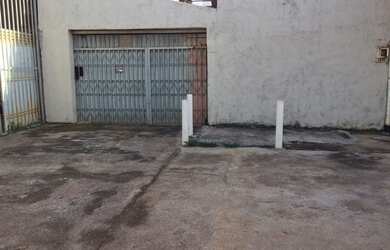 Imagem: A casa possui 2 Dormitórios, 1 Banheiro, 3 Vagas na garagem