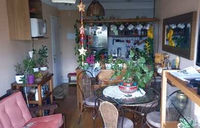 Imagem: O apartamento possui 3 Dormitórios, 1 Banheiro, 1 Vaga na garagem