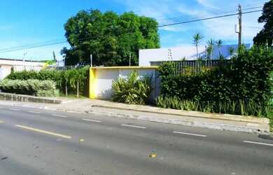 Imagem: A casa possui 3 Dormitórios, 5 Banheiros, 4 Vagas na garagem