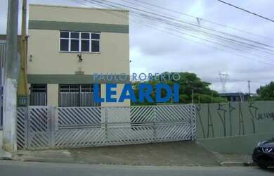 Imagem: O depósito possui 5 Vagas na garagem e 300m² de Área e está