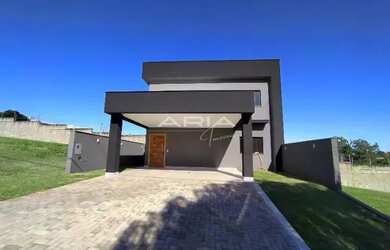 Imagem: A casa em condomínio possui 3 Dormitórios, 4 Banheiros, m²