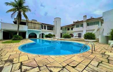 Imagem: A casa possui 5 Dormitórios, 5 Banheiros, 3 Vagas na garagem