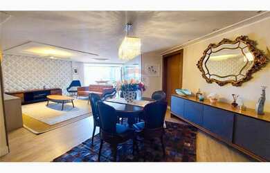 Imagem: O apartamento possui 4 Dormitórios, 5 Banheiros, 2 Vagas na