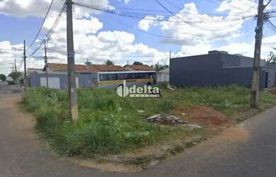 Imagem: O terreno possui 300m² de Área e está localizado em Jardim