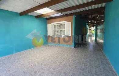 Imagem: A casa possui 2 Dormitórios, 1 Banheiro, 1 Vaga na garagem