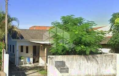 Imagem: A casa possui 2 Dormitórios, 1 Banheiro, 1 Vaga na garagem