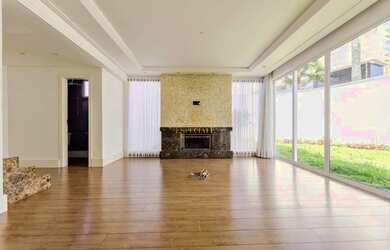 Imagem: A casa em condomínio possui 3 Dormitórios, 5 Banheiros, 2