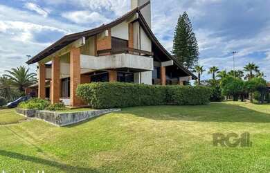 Imagem 3: Icônica Casa para comprar a poucos metros do mar em Atlântida