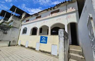 Imagem: A casa possui 3 Dormitórios, 3 Banheiros, 1 Vaga na garagem