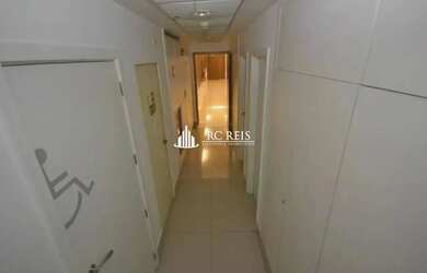 Imagem: O depósito possui 5 Vagas na garagem, 1.137m² de Área e