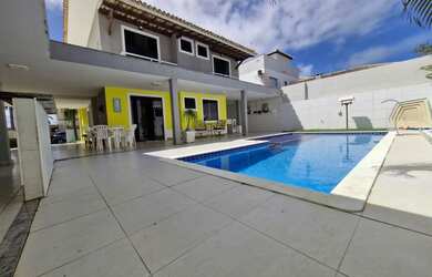 Imagem: A casa em condomínio possui 4 Dormitórios, 5 Banheiros, 5