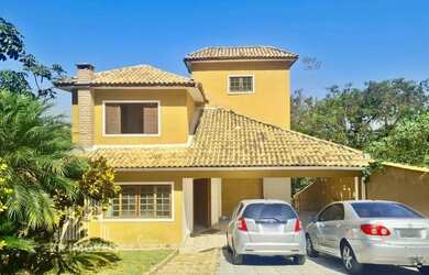 Imagem: A casa em condomínio possui 3 Dormitórios, 3 Banheiros, 4