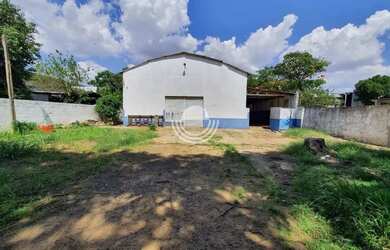 Imagem: O depósito possui 5 Vagas na garagem e 472m² de Área e está