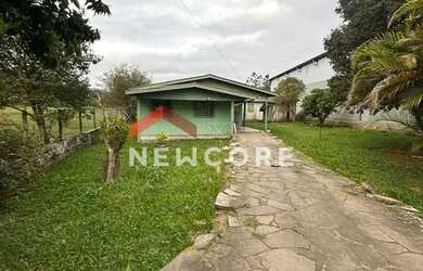 Imagem: A casa possui 2 Dormitórios, 1 Banheiro, 1 Vaga na garagem