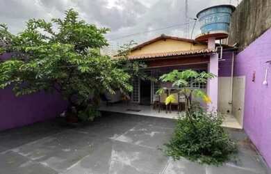 Imagem: A casa possui 2 Dormitórios, 1 Banheiro, 1 Vaga na garagem