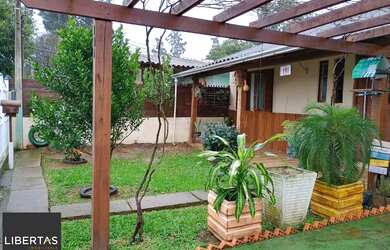 Imagem: A casa possui 2 Dormitórios, 3 Banheiros, 5 Vagas na garagem