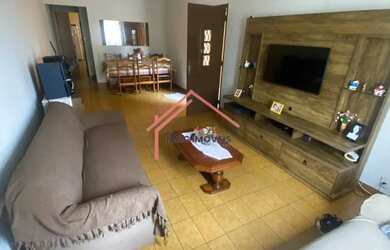 Imagem: A casa possui 3 Dormitórios, 2 Banheiros, 2 Vagas na garagem