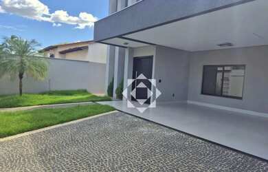 Imagem: A casa possui 4 Dormitórios, 4 Banheiros, 4 Vagas na garagem