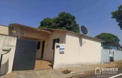 Imagem: A casa possui 3 Dormitórios, 1 Banheiro, 2 Vagas na garagem