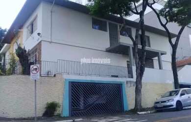 Imagem: A casa possui 3 Dormitórios, 3 Banheiros, 5 Vagas na garagem