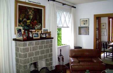 Imagem 2: Casa em Guarujá. Churrasqueira, Varanda, Área de serviçoeLareira