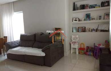 Imagem: A casa possui 4 Dormitórios, 2 Banheiros, 2 Vagas na garagem