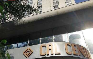 Imagem: O depósito possui 4 Vagas na garagem e 420m² de Área e está