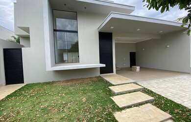 Imagem: A casa em condomínio possui 3 Dormitórios, 4 Banheiros, 2