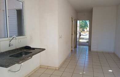 Imagem: A casa em condomínio possui 2 Dormitórios, 1 Banheiro, 4 Vagas
