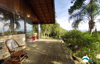 Imagem: A casa possui 2 Dormitórios, 1 Banheiro, 1 Vaga na garagem