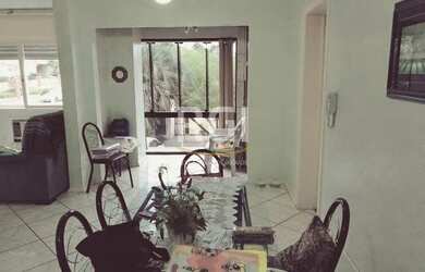 Imagem: O apartamento possui 3 Dormitórios, 1 Banheiro, 1 Vaga na garagem