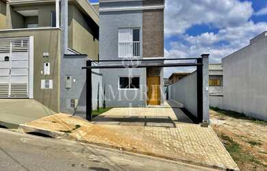 Imagem: A casa em condomínio possui 3 Dormitórios, 2 Banheiros, 2