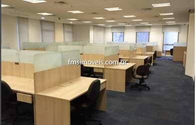 Imagem: O depósito possui 5 Vagas na garagem, 292m² de Área e está