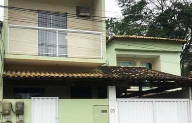 Imagem: A casa possui 1 Dormitório, 2 Banheiros, 1 Vaga na garagem