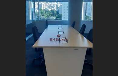 Imagem: O depósito possui 5 Vagas na garagem e 1200m² de Área e está