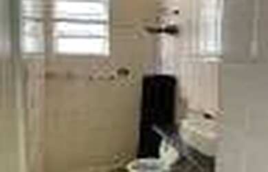 Imagem: A casa possui 3 Dormitórios, 2 Banheiros, 1 Vaga na garagem