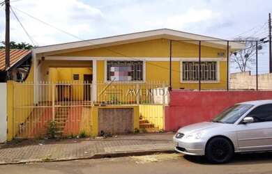 Imagem: A casa possui 3 Dormitórios, 2 Banheiros, 1 Vaga na garagem