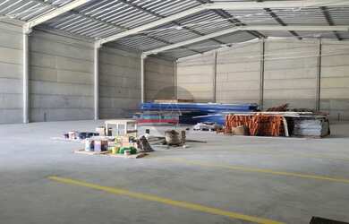 Imagem: O depósito possui 5 Vagas na garagem, 750m² de Área e está