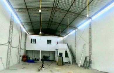 Imagem: O depósito possui 5 Vagas na garagem e 550m² de Área e está