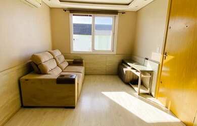 Imagem: O apartamento possui 2 Dormitórios, 1 Banheiro, 1 Vaga na garagem