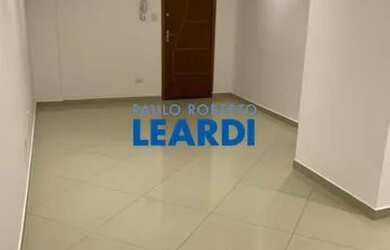 Imagem: O apartamento possui 3 Dormitórios, 1 Banheiro, 1 Vaga na garagem