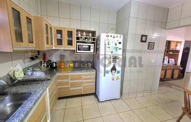 Imagem 2: Casa com 880 metros de terreno e 350 m² no Porto Novo - Caraguatatuba...