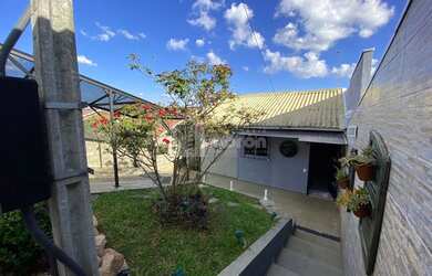 Imagem: A casa possui 2 Dormitórios, 1 Banheiro, 1 Vaga na garagem