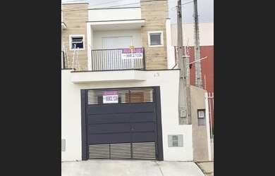 Imagem: A casa possui 3 Dormitórios, 2 Banheiros, 1 Vaga na garagem